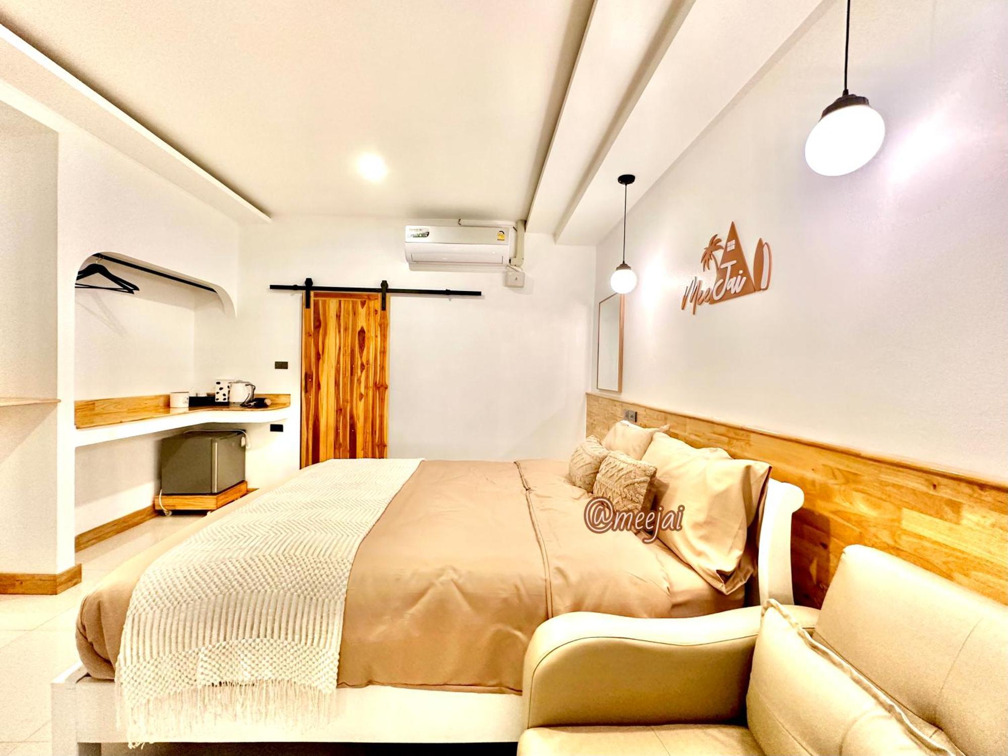 มีใจ พูลวิว เกาะล้าน Meejai Pool View Kohlarn Hotell Exteriör bild